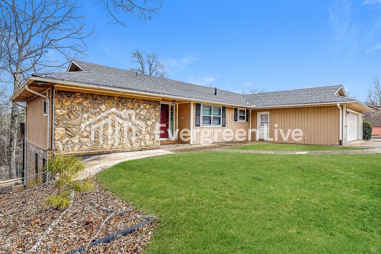 2501 Forest Hill Dr - Photo 2 of 15