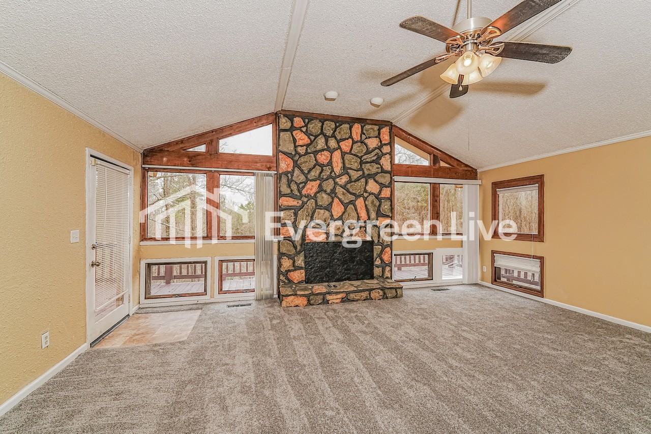 2501 Forest Hill Dr - Photo 3 of 15