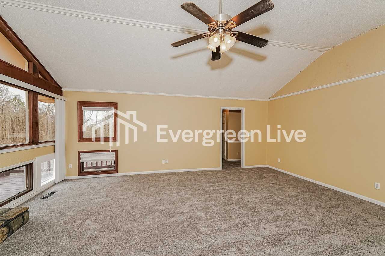 2501 Forest Hill Dr - Photo 4 of 15