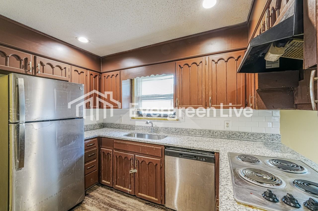 2501 Forest Hill Dr - Photo 5 of 15