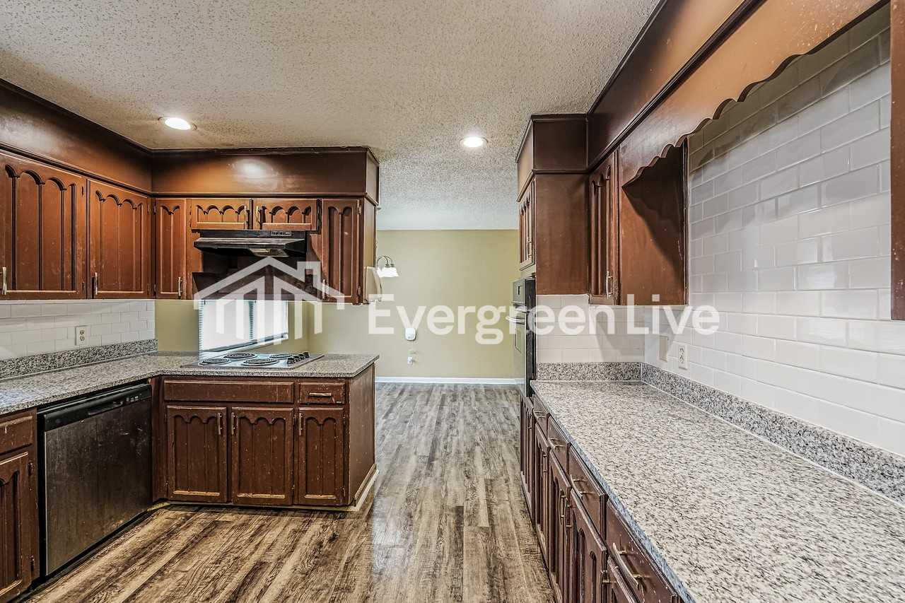 2501 Forest Hill Dr - Photo 6 of 15