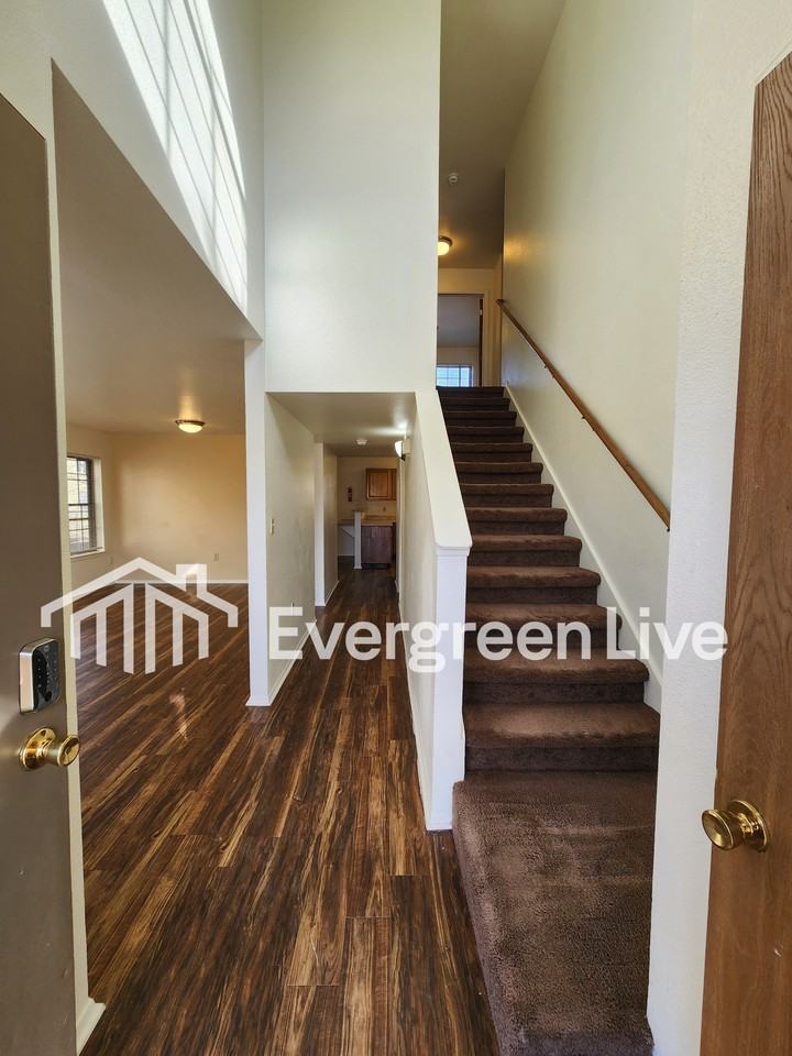 205 Raven Dr - Photo 2 of 21