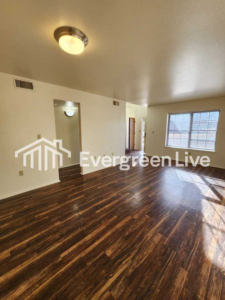 205 Raven Dr - Photo 4 of 21