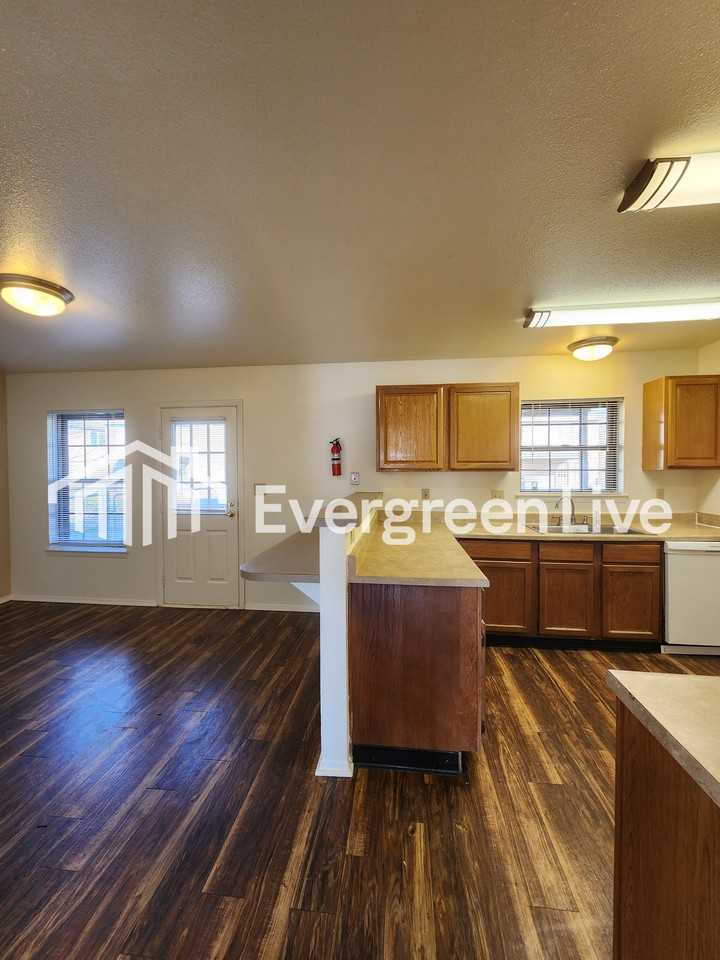 205 Raven Dr - Photo 5 of 21