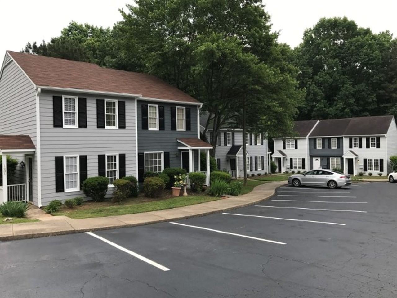 Beautiful 2 bed/2.5 bath Townhome! Pet Friendly! - Photo 5 of 21