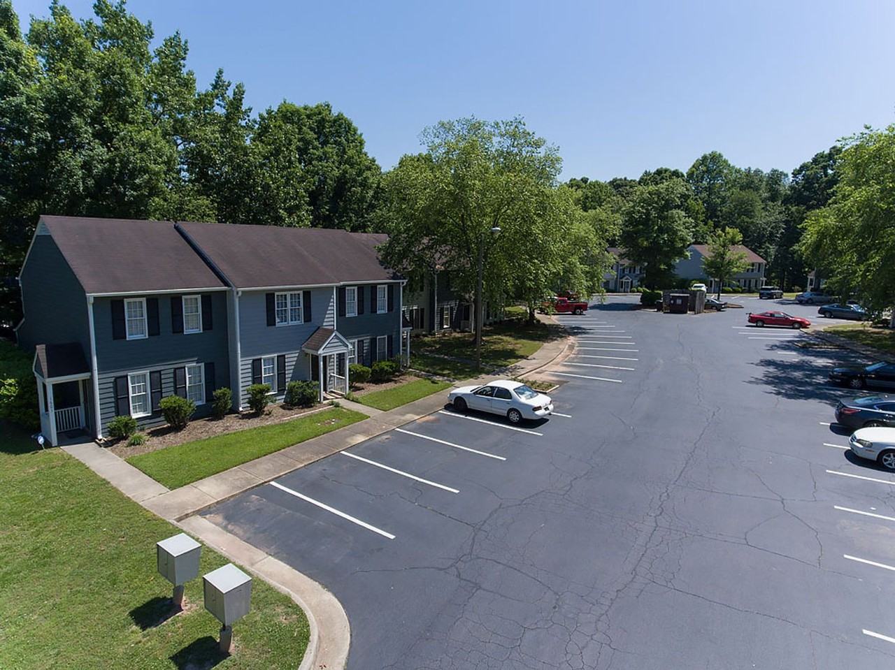 Beautiful 2 bed/2.5 bath Townhome! Pet Friendly! - Photo 6 of 21
