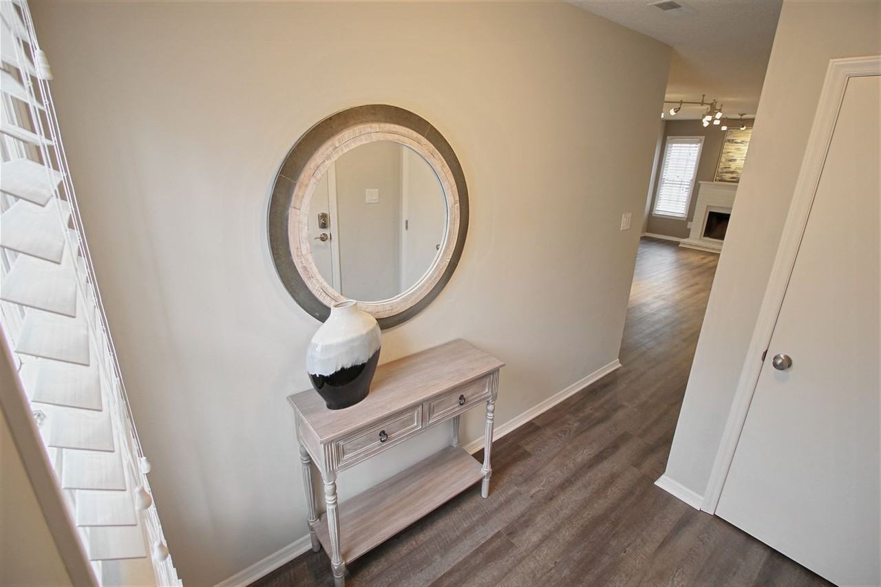 Beautiful 2 bed/2.5 bath Townhome! Pet Friendly! - Photo 7 of 21