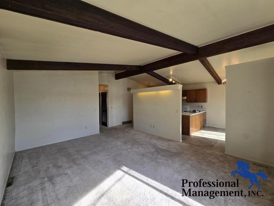 423 Lordwith Dr #7 - Photo 4 of 10