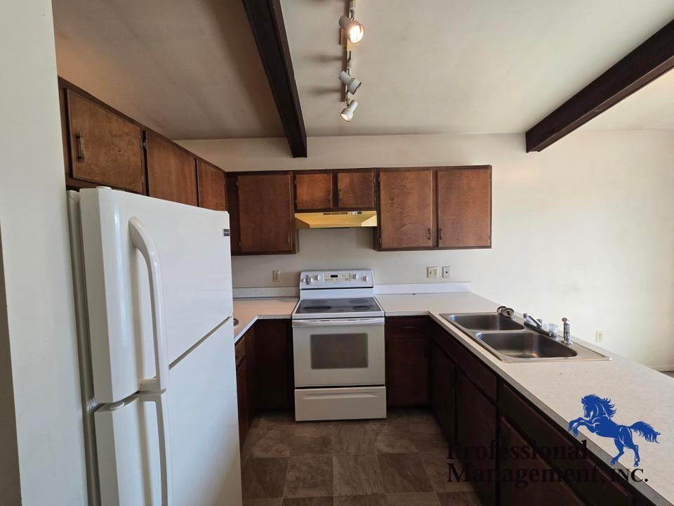 423 Lordwith Dr #7 - Photo 5 of 10