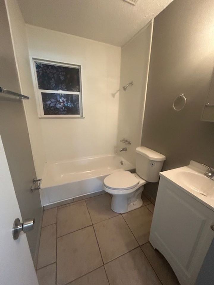 23 Delores Dr - Photo 2 of 10