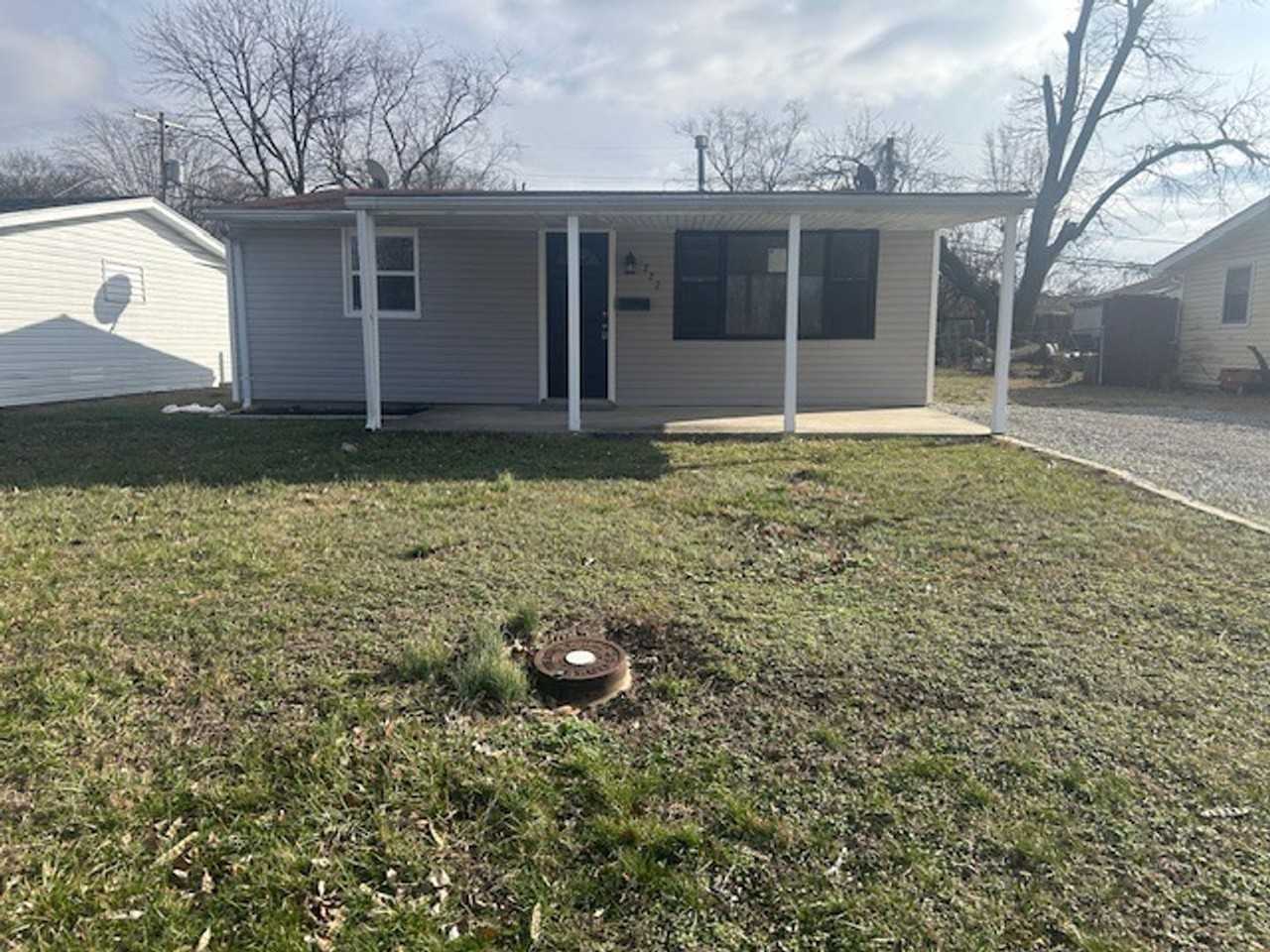 222 Saint John Dr - Photo 2 of 7