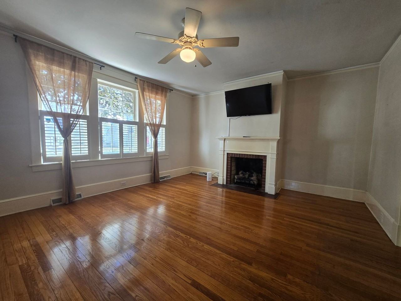 203 N Granville St - Photo 2 of 19