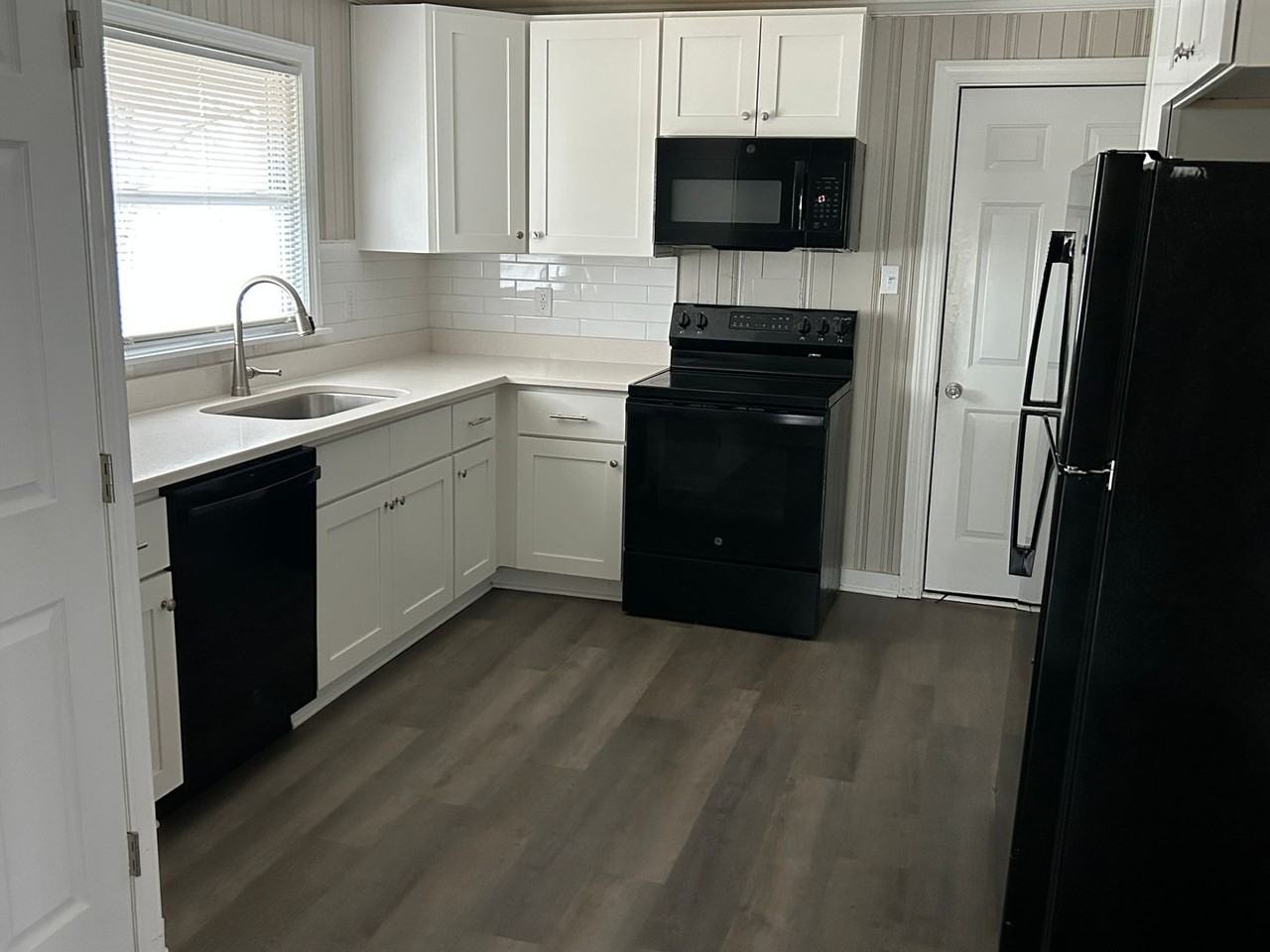 4955 Deland St - Photo 4 of 9