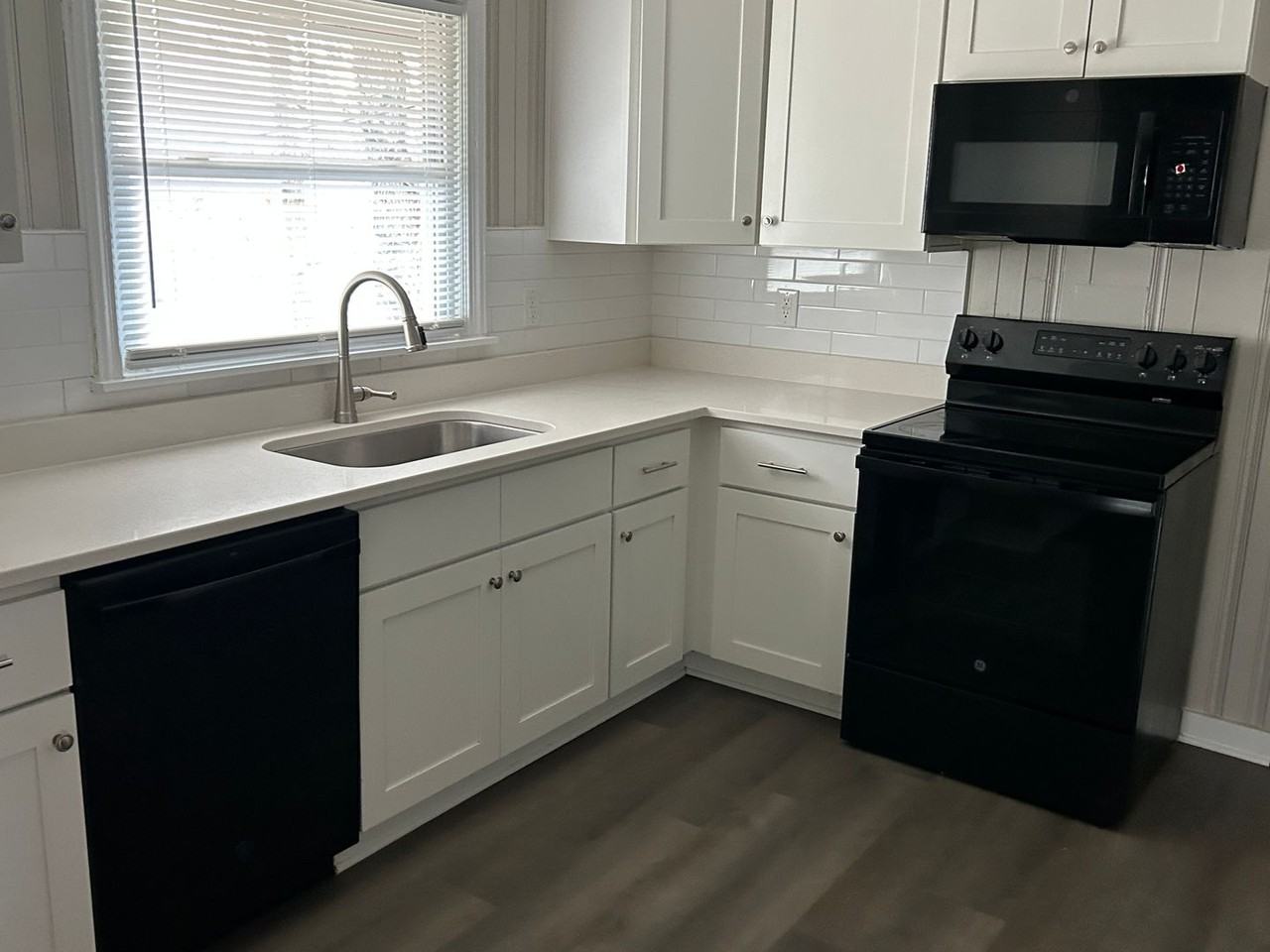 4955 Deland St - Photo 5 of 9