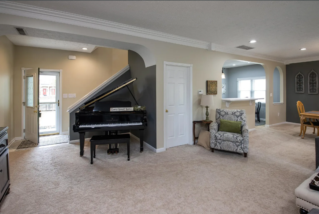 212 Walter St - Photo 3 of 22