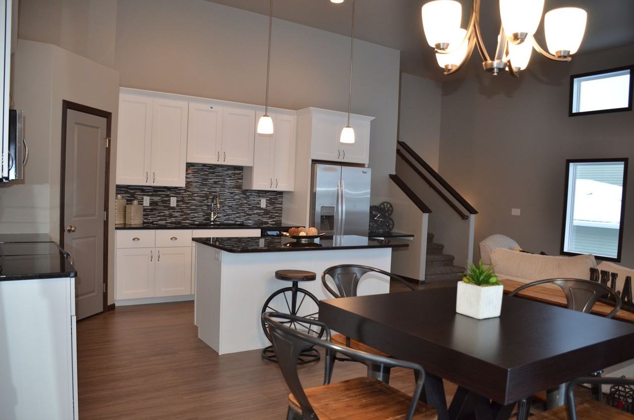 1125 29th Ave W - Photo 2 of 10