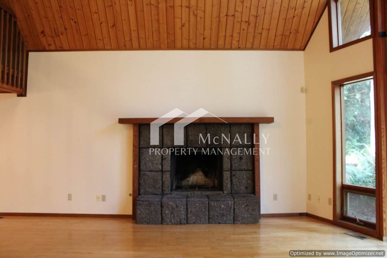 4701 83rd Ave Nw - Photo 4 of 13