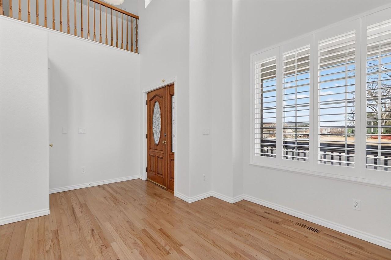 221 Summit Trl - Photo 4 of 50