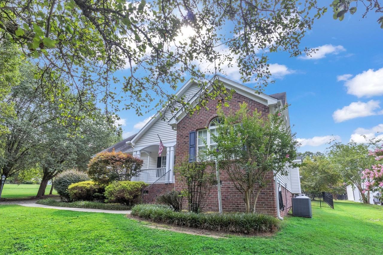 5904 Clearsprings Dr - Photo 4 of 50