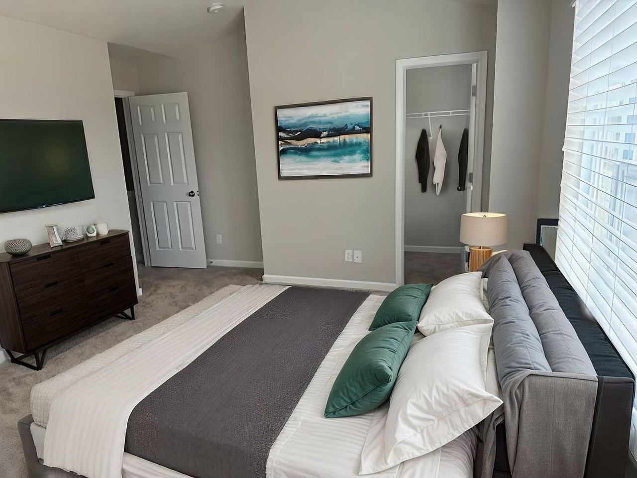 2942 W New York St - Photo 5 of 45