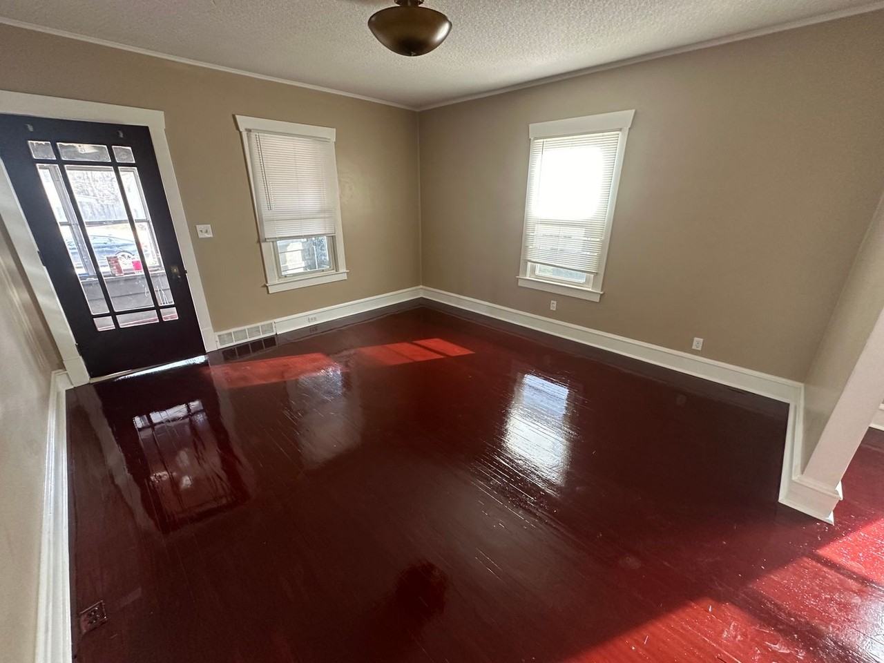 507 1/2 S Clayton St - Photo 2 of 10