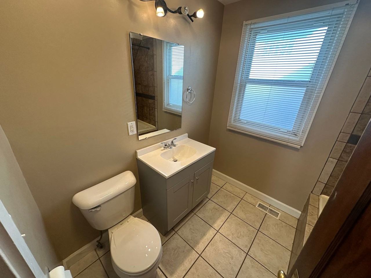 507 1/2 S Clayton St - Photo 6 of 10