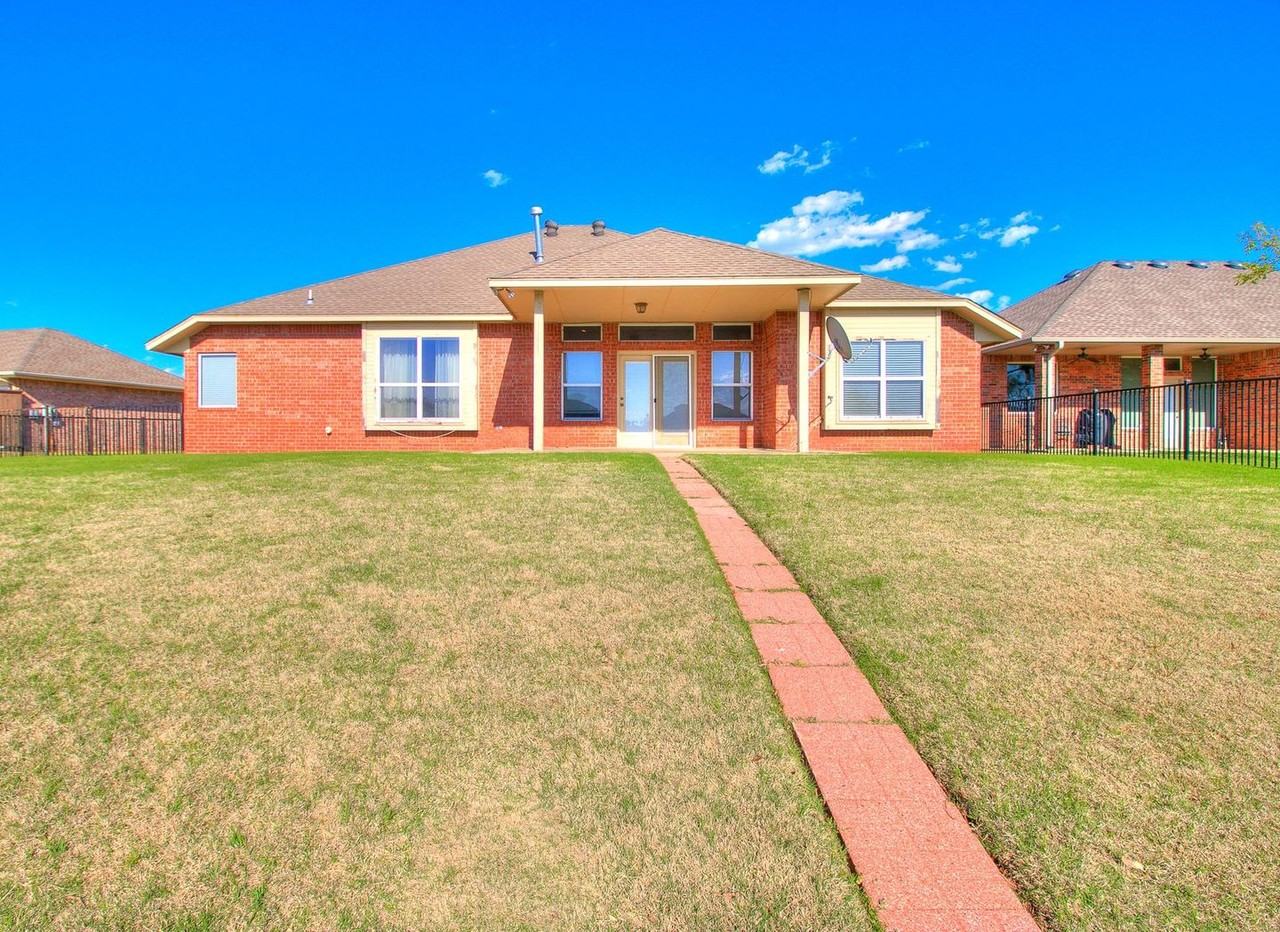 7213 Winding Meadow Ln - Photo 4 of 34