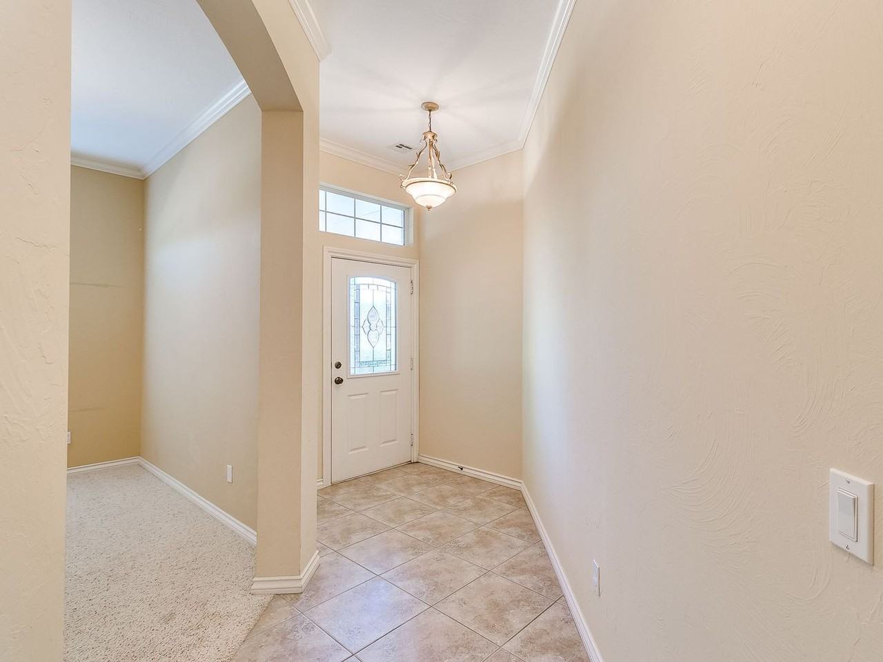 7213 Winding Meadow Ln - Photo 6 of 34