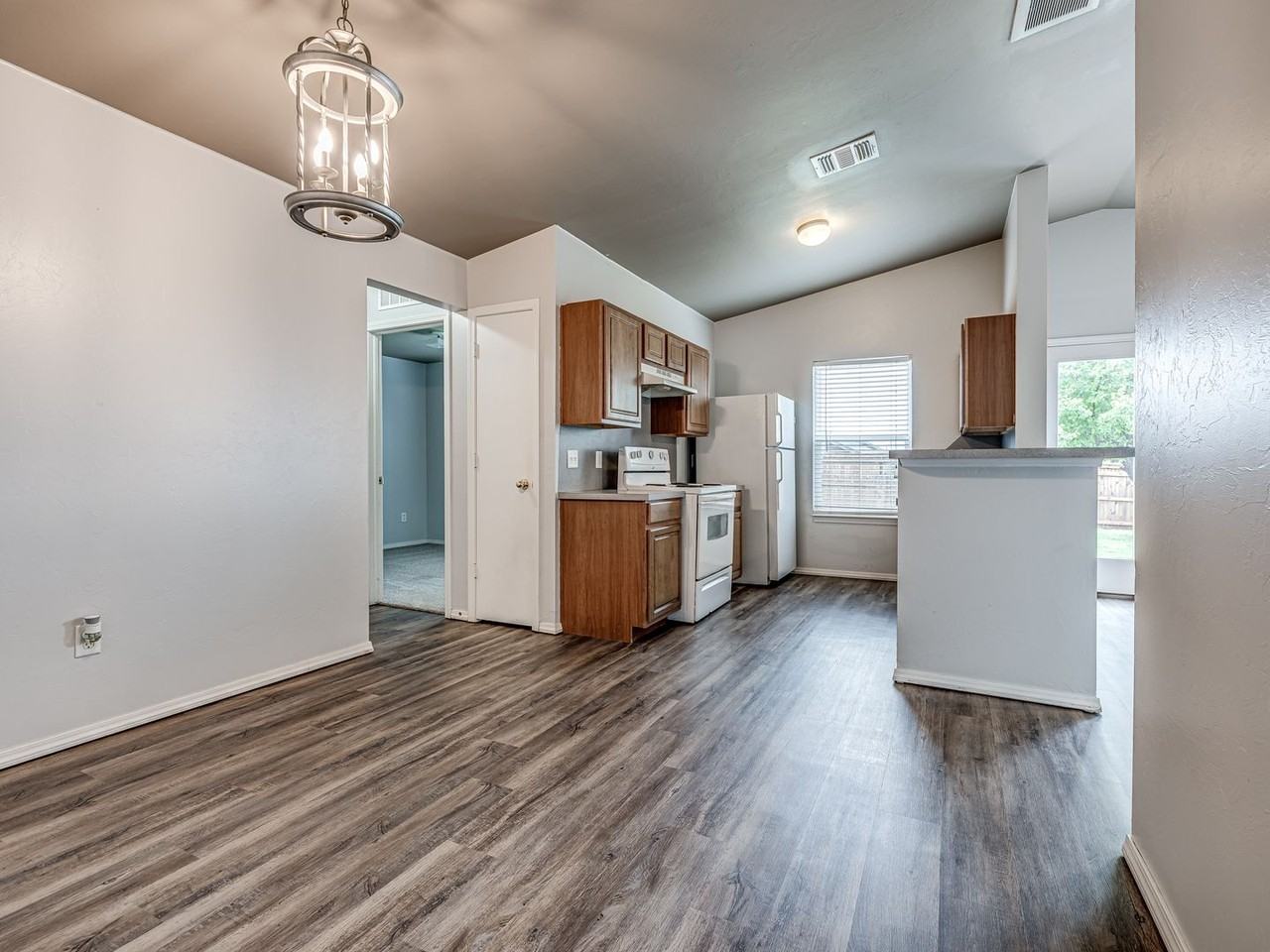 2712 Nw 187th Ter - Photo 3 of 26