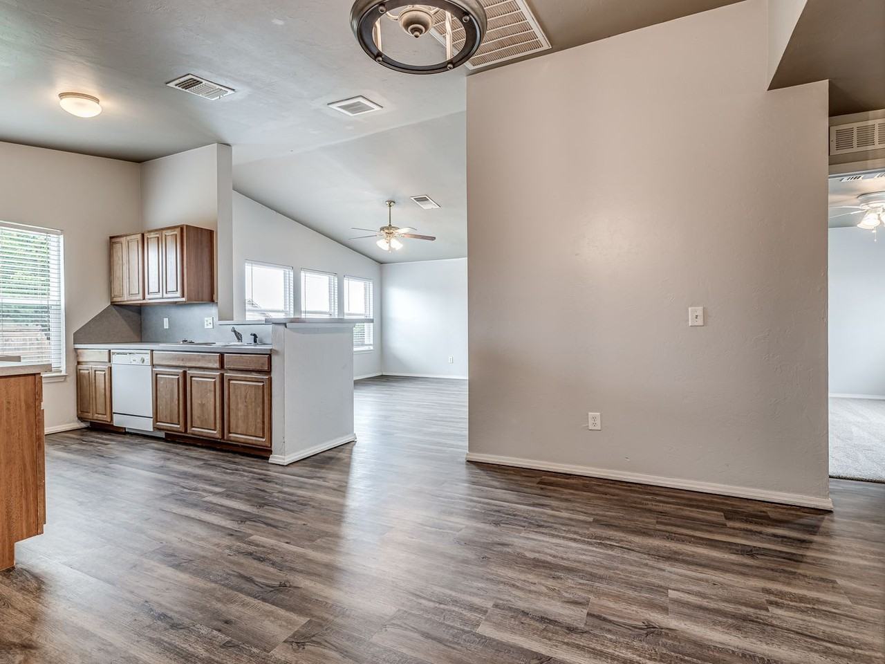 2712 Nw 187th Ter - Photo 4 of 26