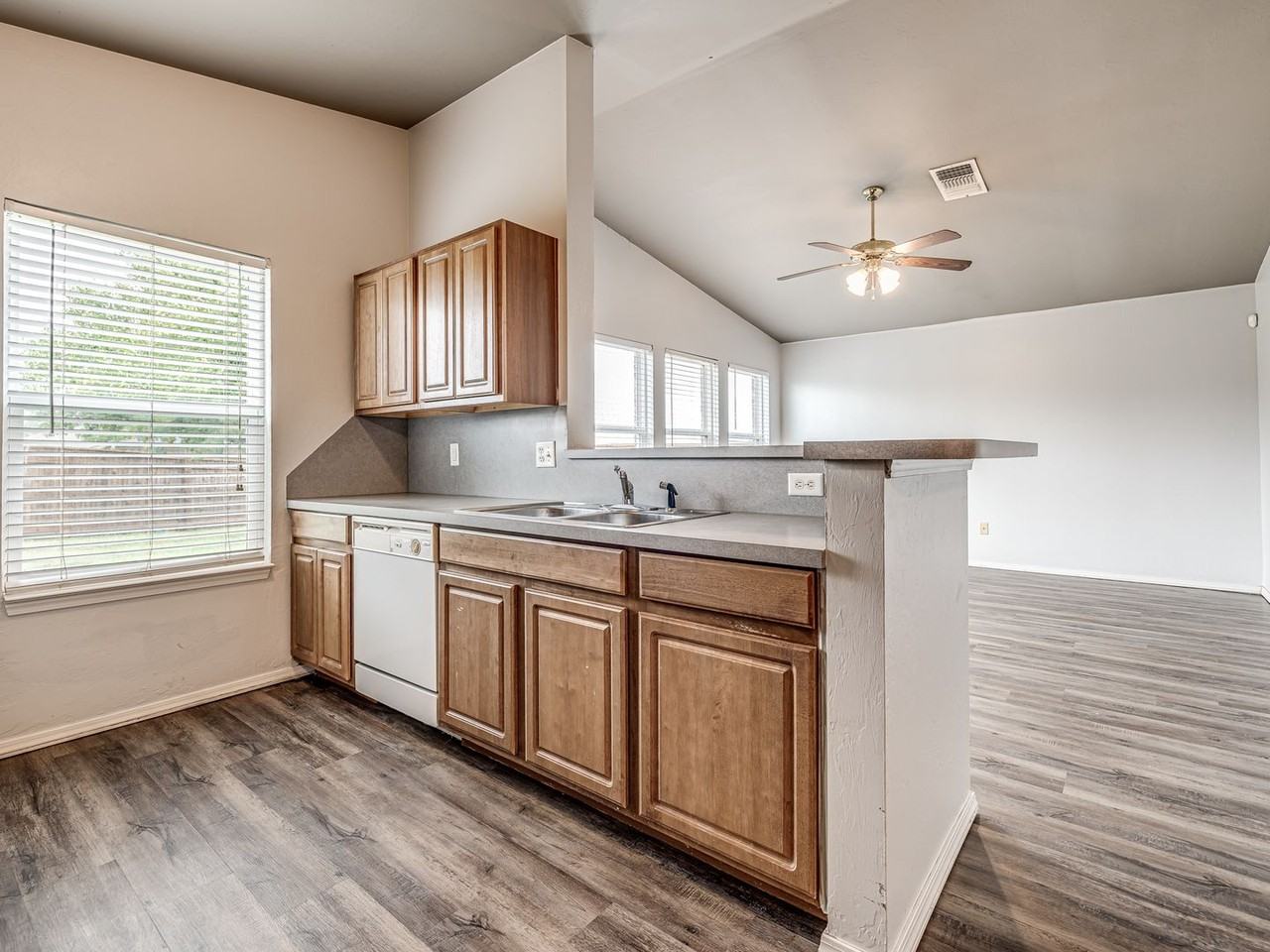 2712 Nw 187th Ter - Photo 6 of 26