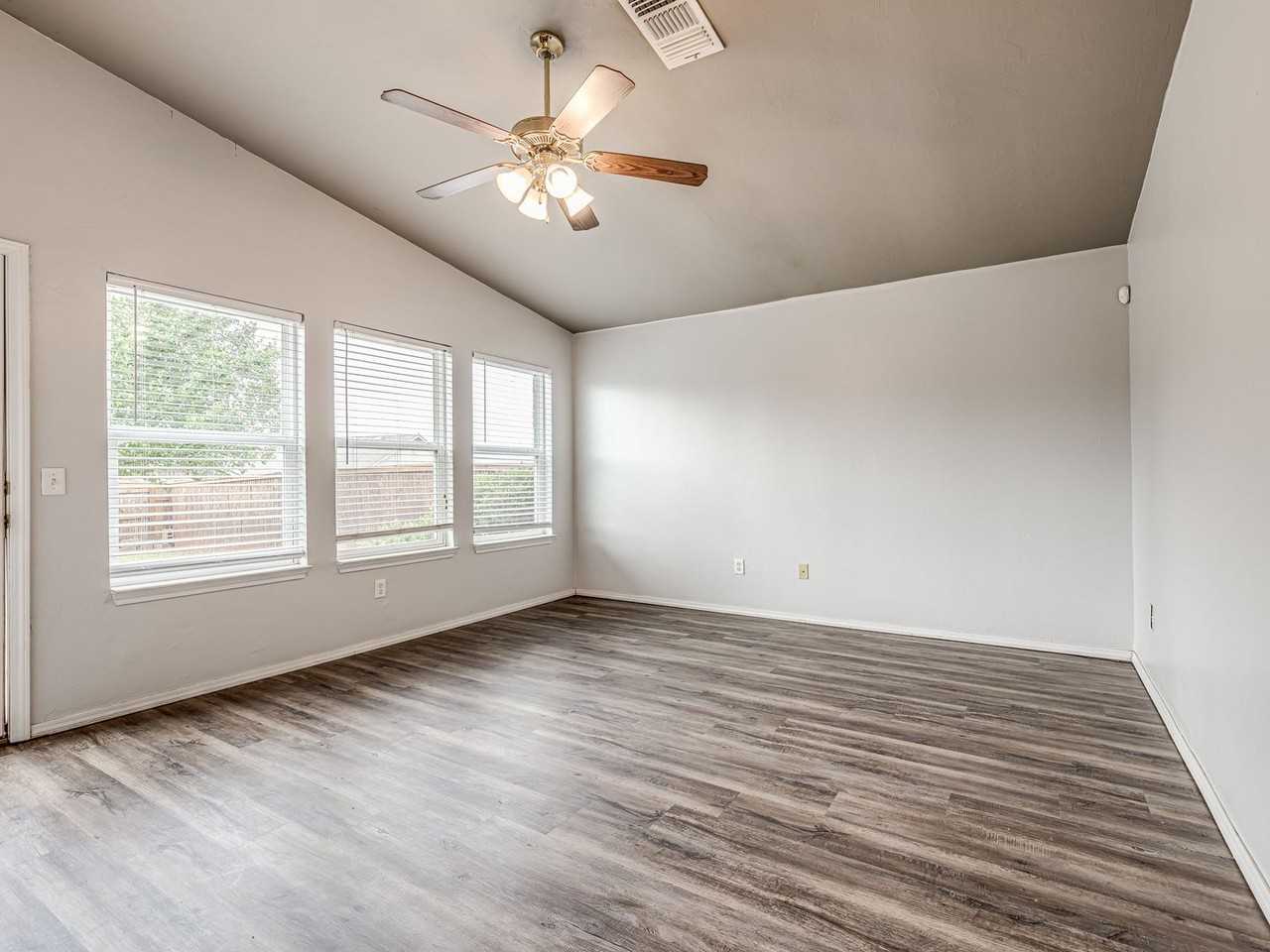 2712 Nw 187th Ter - Photo 7 of 26