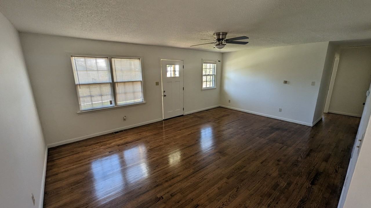 14A Britton St - Photo 3 of 12