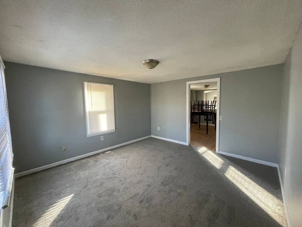 1016 S Woodbury St - Photo 2 of 12