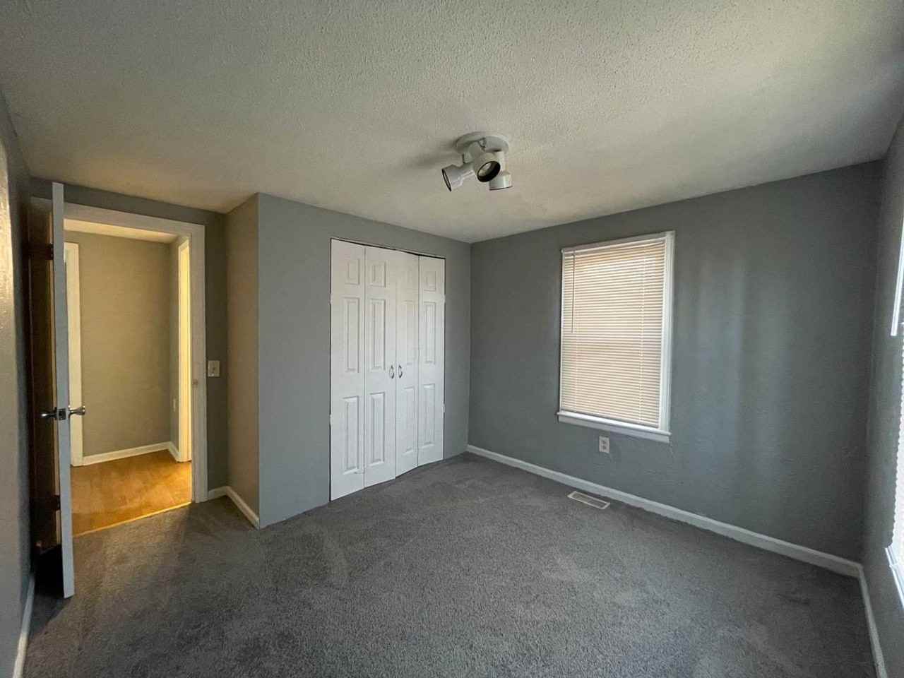 1016 S Woodbury St - Photo 4 of 12