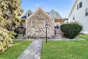 featured image of 154 N Huron Ave