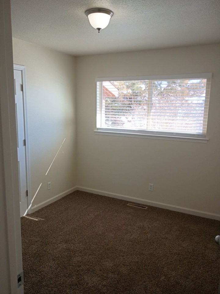 3225 Lucerne Way - Photo 5 of 17