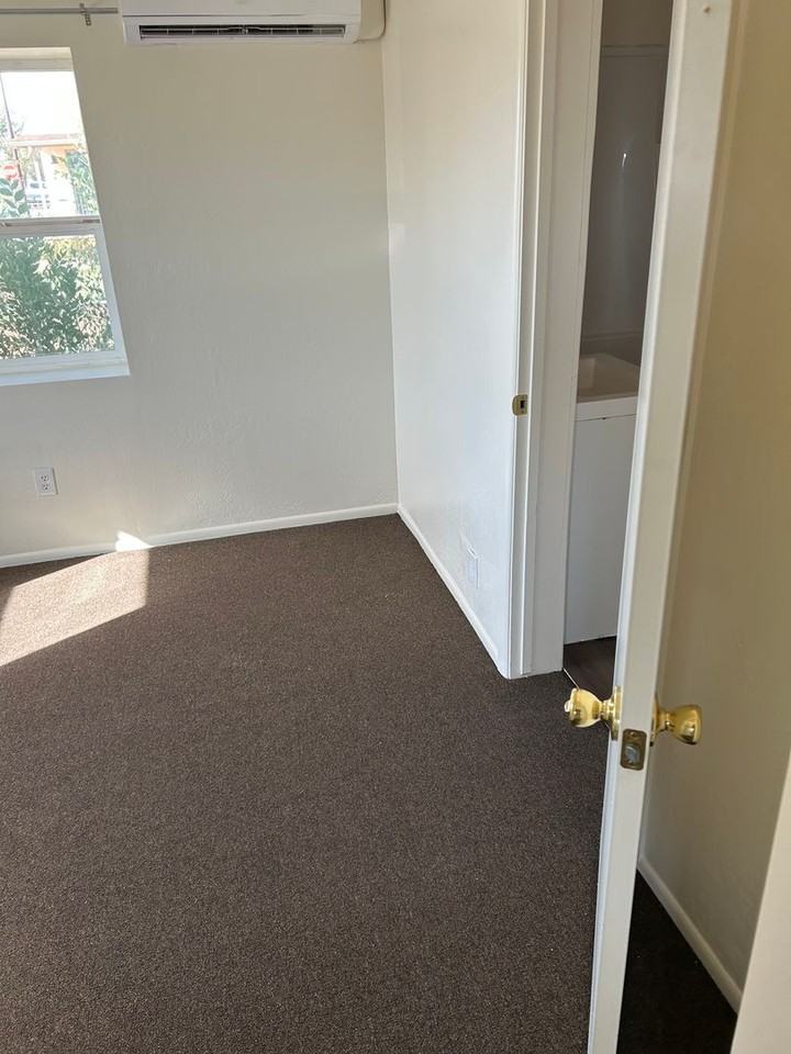 404 N Snider Ave - Photo 3 of 11