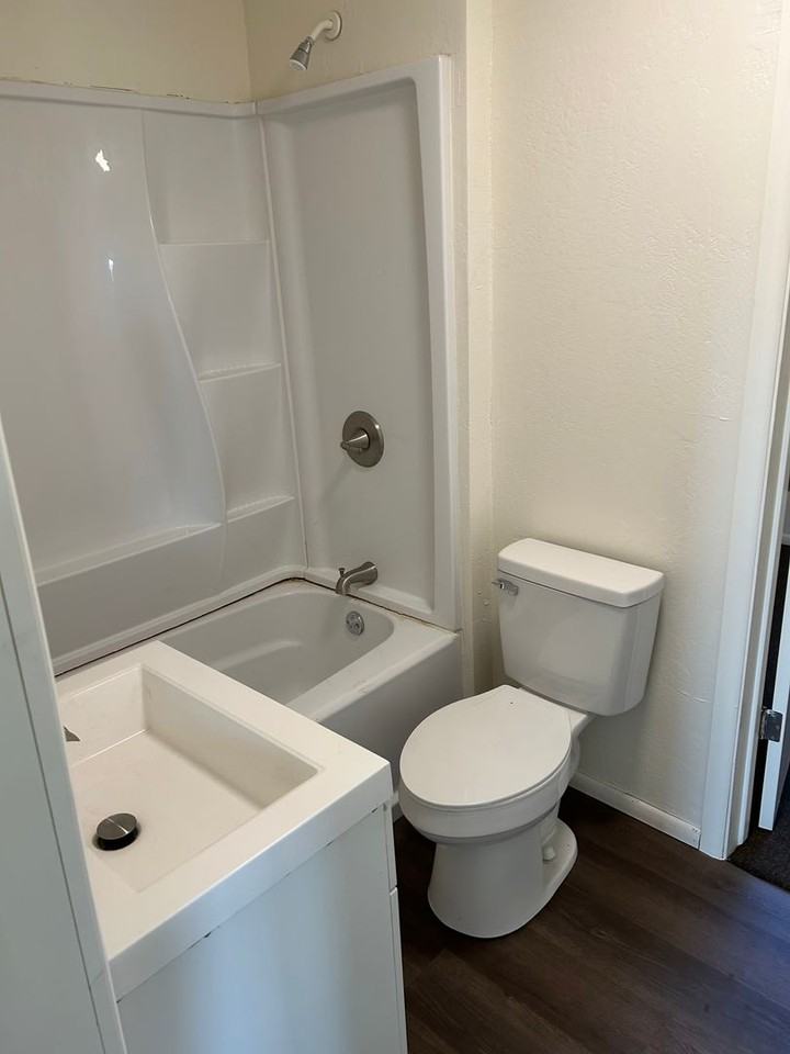 404 N Snider Ave - Photo 4 of 11