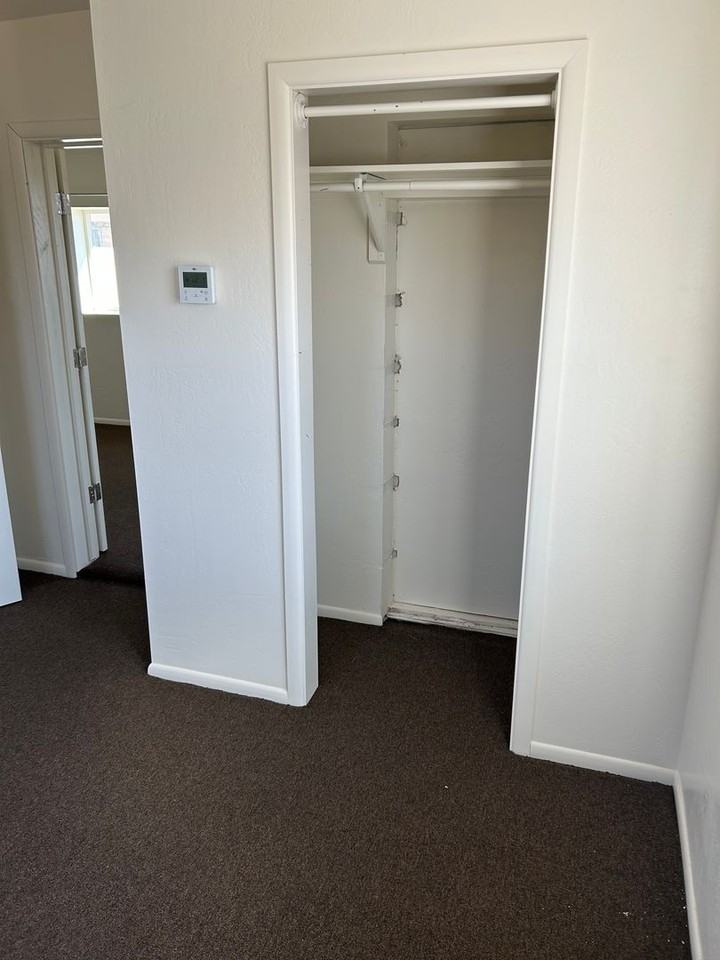 404 N Snider Ave - Photo 6 of 11