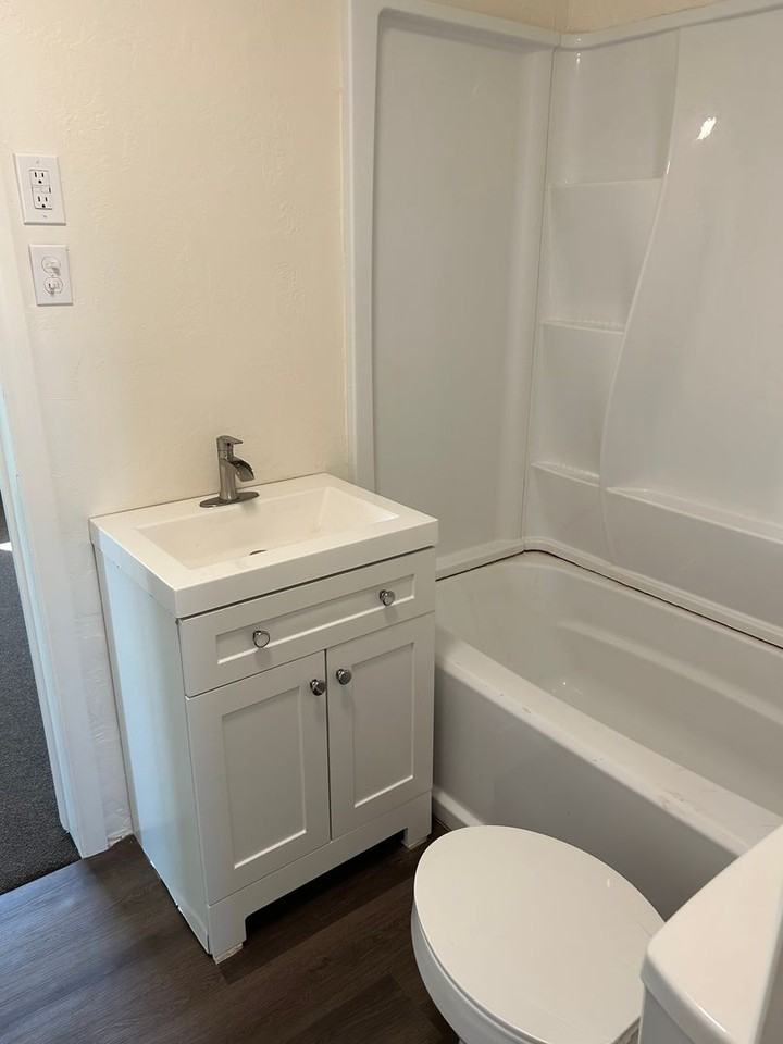 404 N Snider Ave - Photo 7 of 11