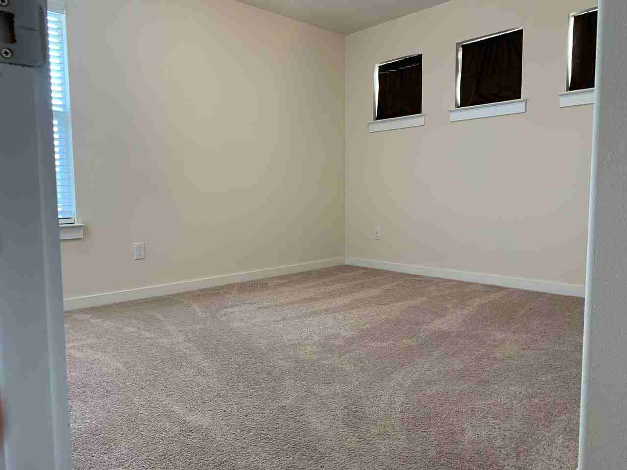 8900 Dameron Dr - Photo 4 of 25