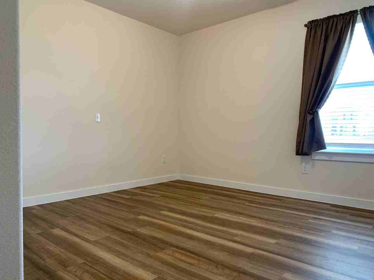 8900 Dameron Dr - Photo 6 of 25