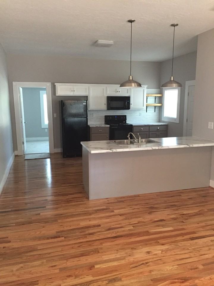 310 Clinton St Sw - Photo 2 of 17