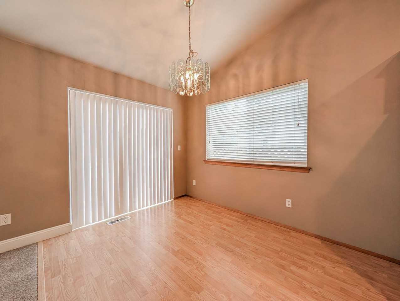 11402 54th Dr Ne - Photo 4 of 12