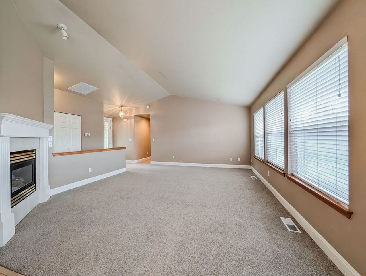 11402 54th Dr Ne - Photo 5 of 12