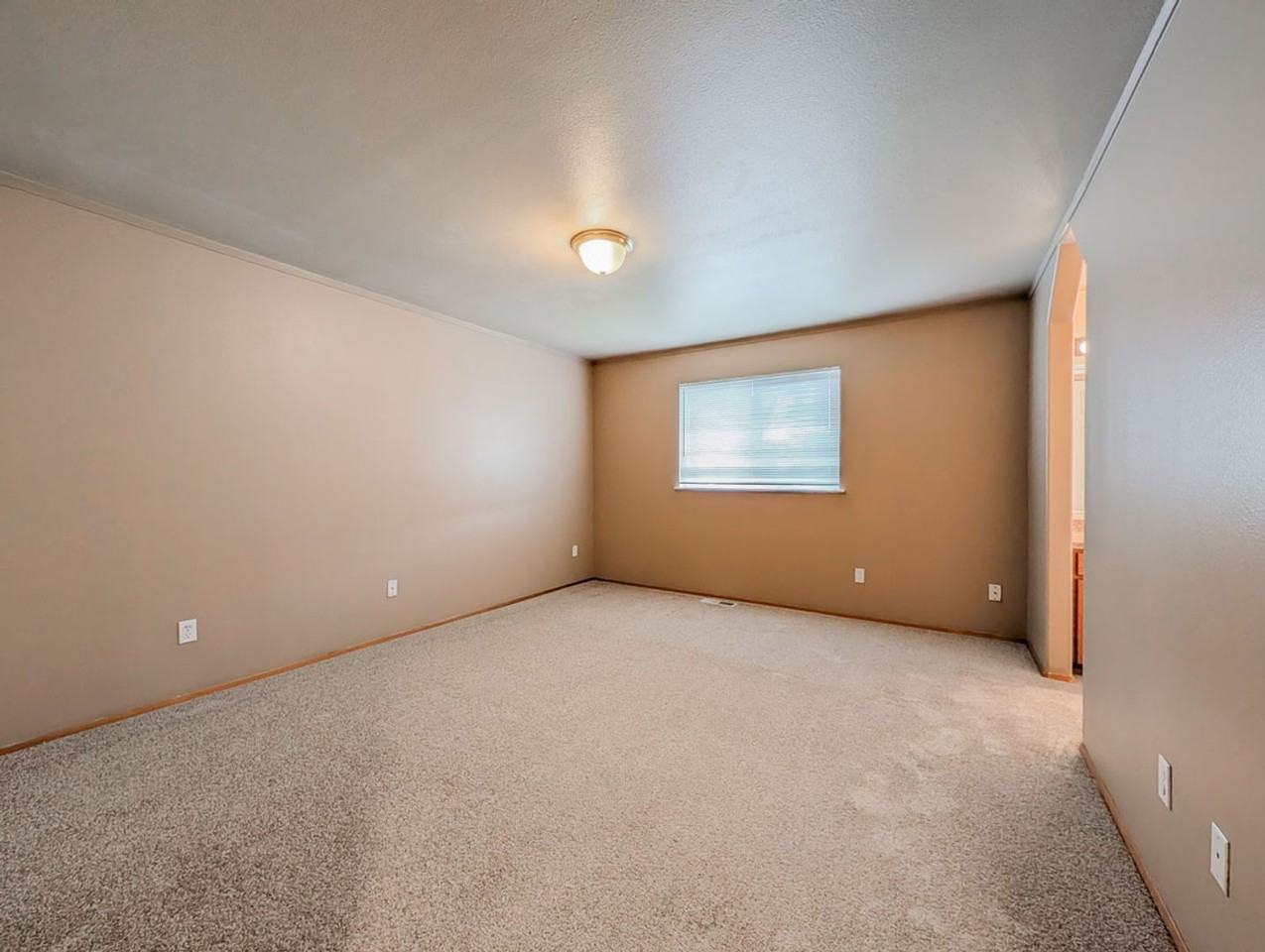 11402 54th Dr Ne - Photo 7 of 12