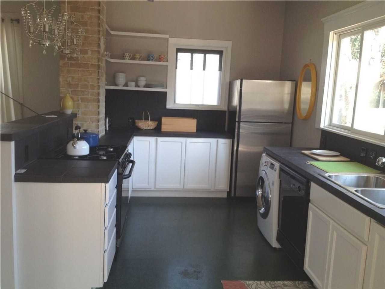 2107 Newton St - Photo 6 of 21