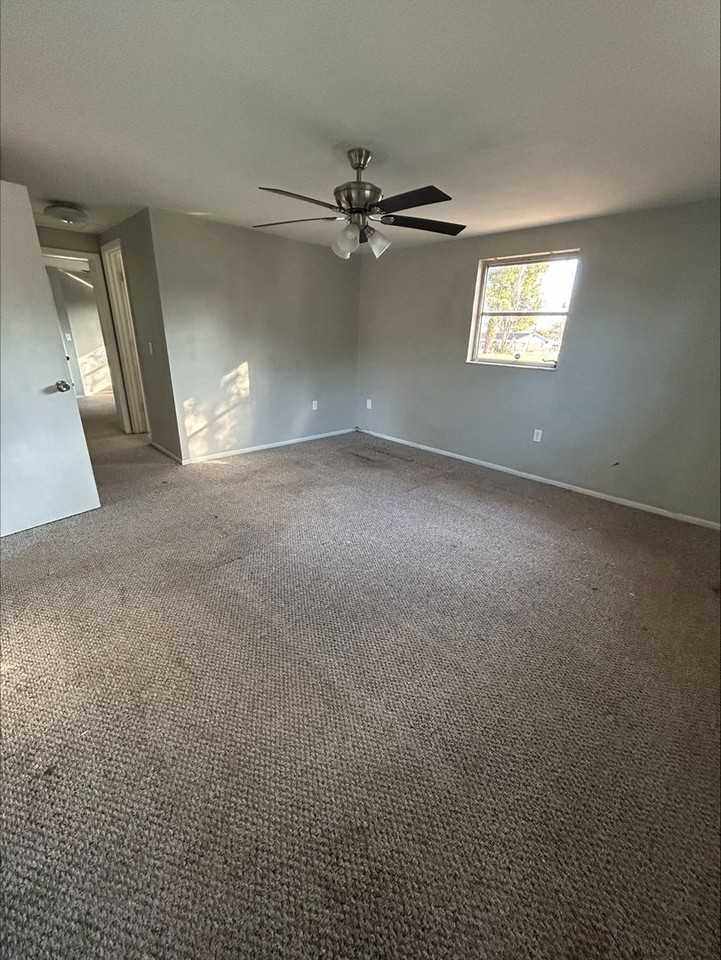 5932 15th St - Photo 5 of 11