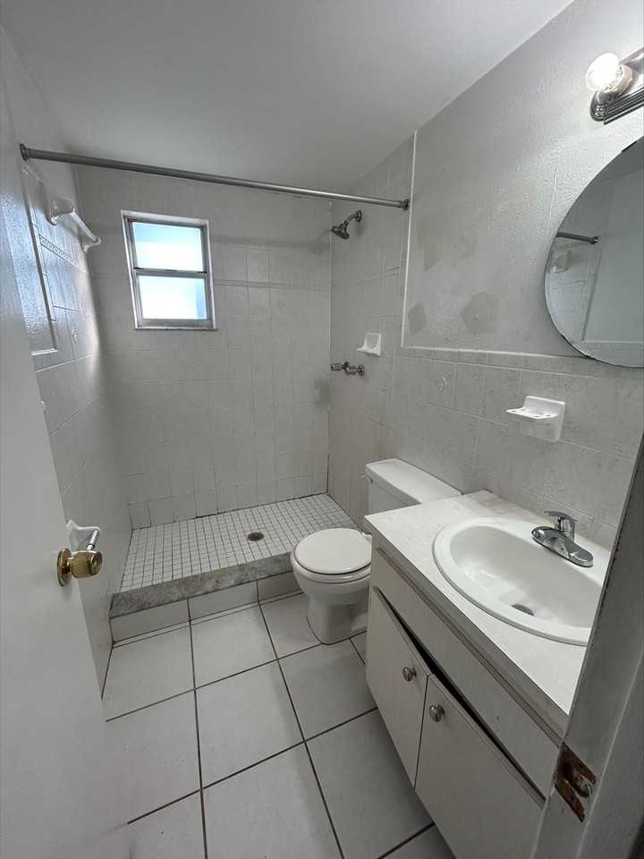 5932 15th St - Photo 7 of 11